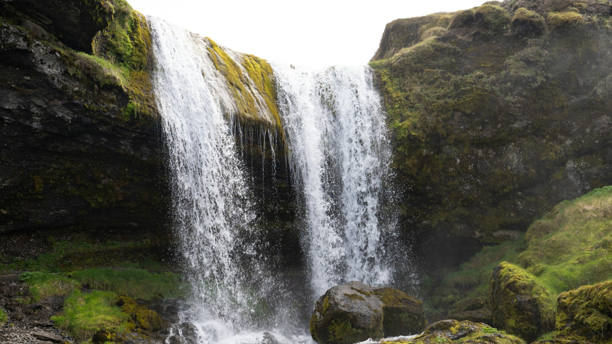A Nature Lover’s Guide to Iceland: The Best Scenic Spots to Visit by Car