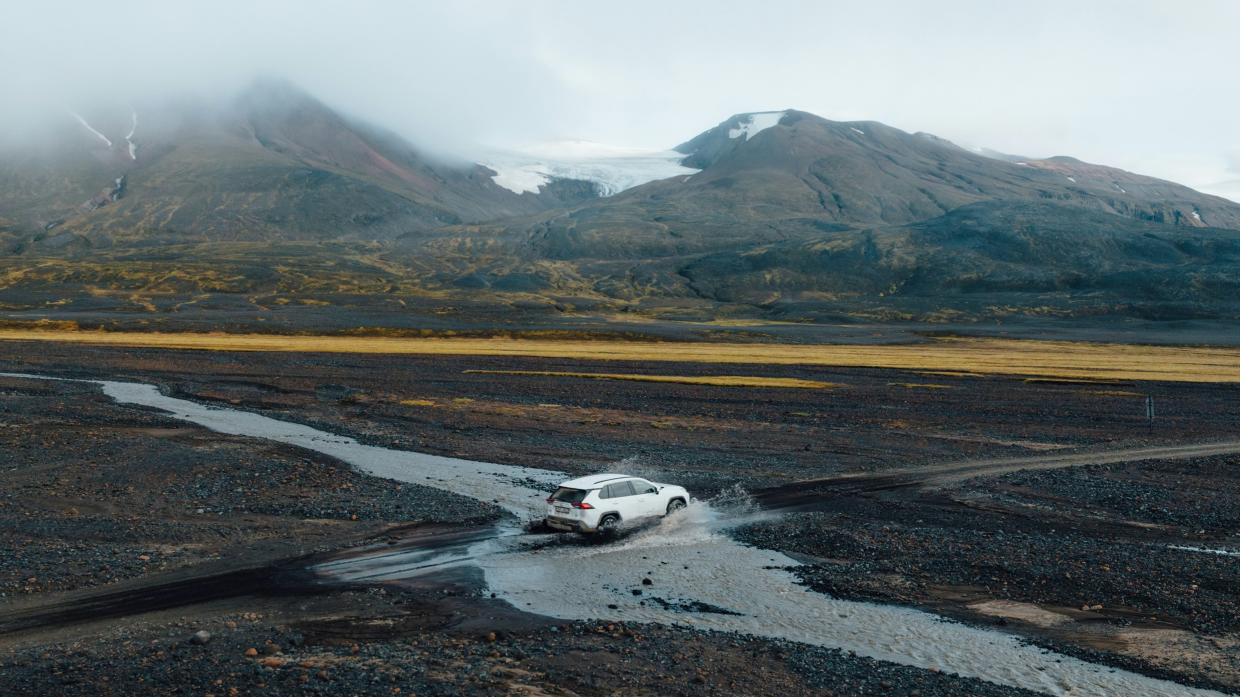 Exploring Iceland’s Remote Highlands: Camper Tips and Must-See Locations